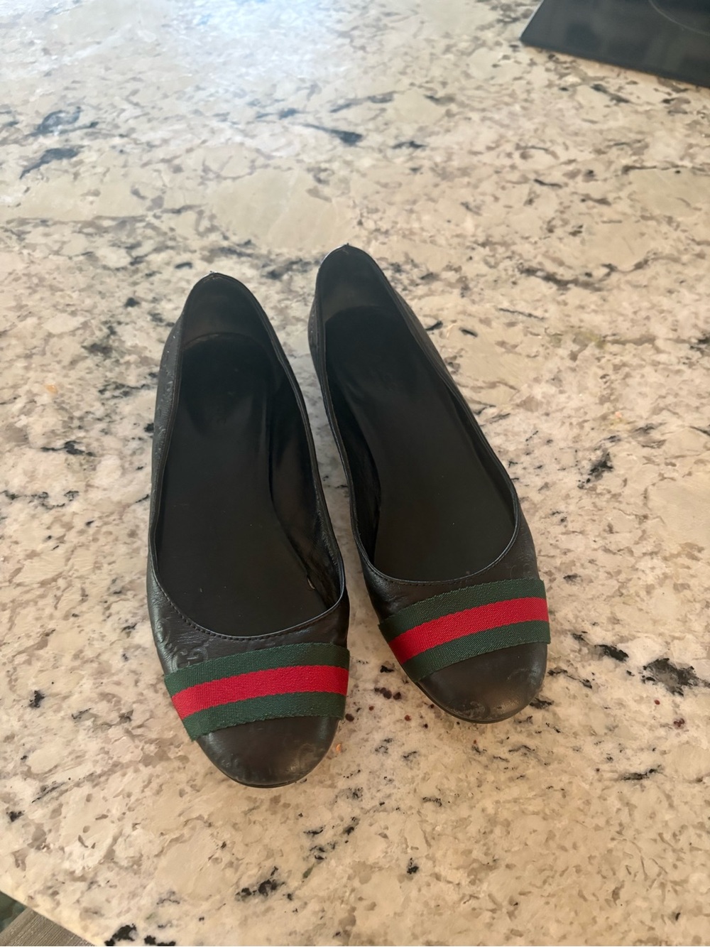 Gucci Black Leather Ballet Flats with Green and Red Web Stripe